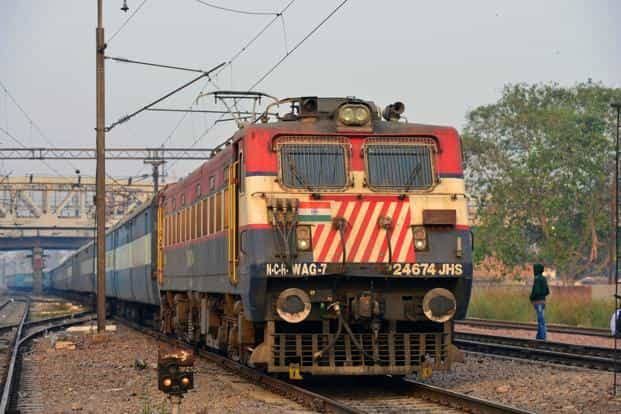 रेलवे विद्युत लाइन का तार और पैंटोग्राफ कैसे काम करते हैं और क्यों नहीं घिसते, Real fact in Hindi